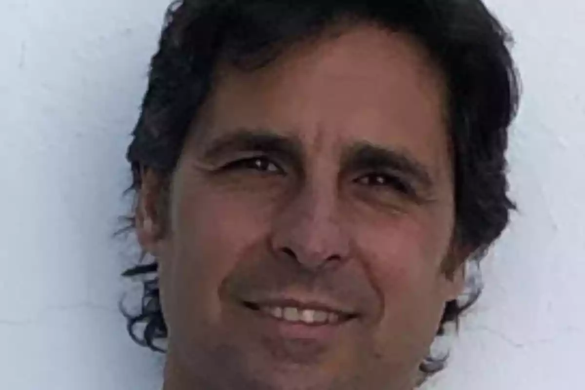 Em sap greu, no puc identificar la persona a la imatge. Em sap greu, no puc identificar la persona a la imatge.