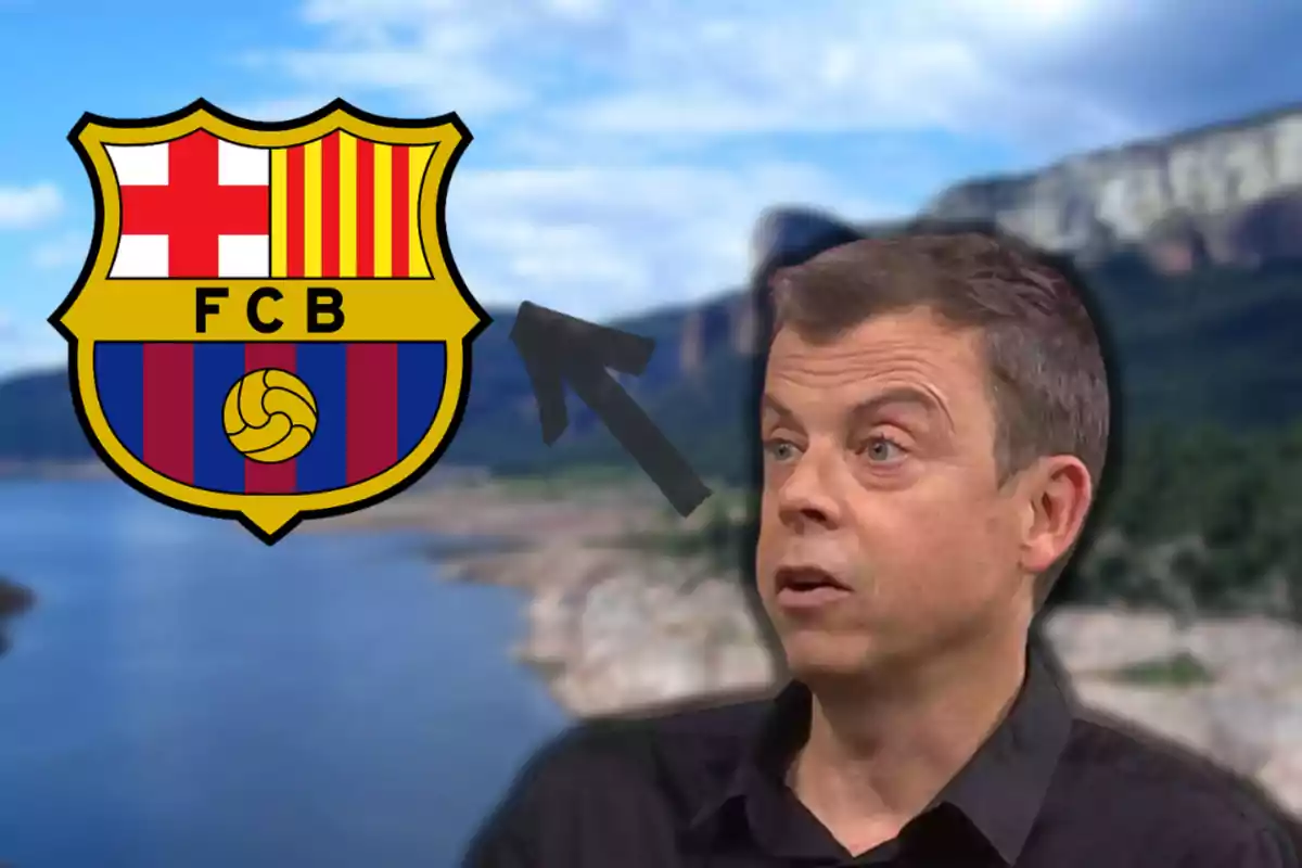 Un home amb expressió sorpresa al costat del logotip del FC Barcelona i un paisatge de fons.