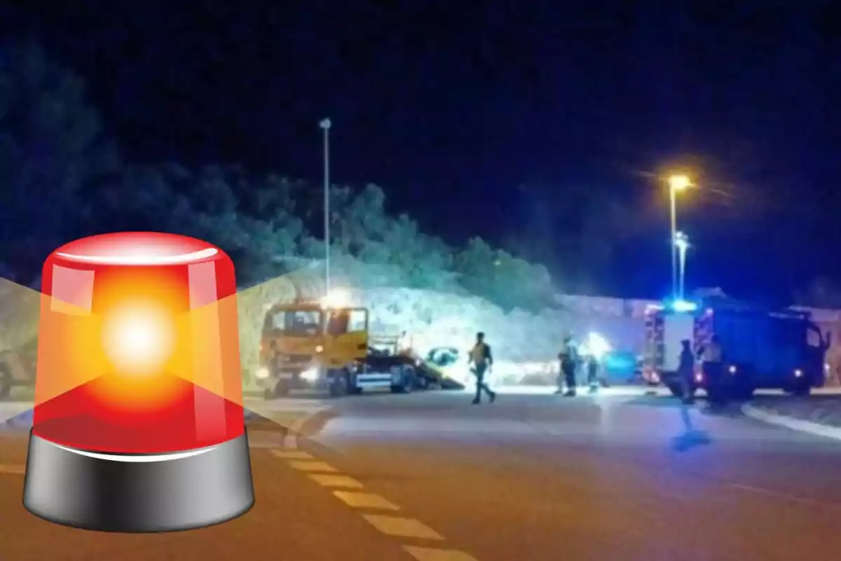 Escena nocturna de un accidente de tráfico con vehículos de emergencia y una sirena roja superpuesta.