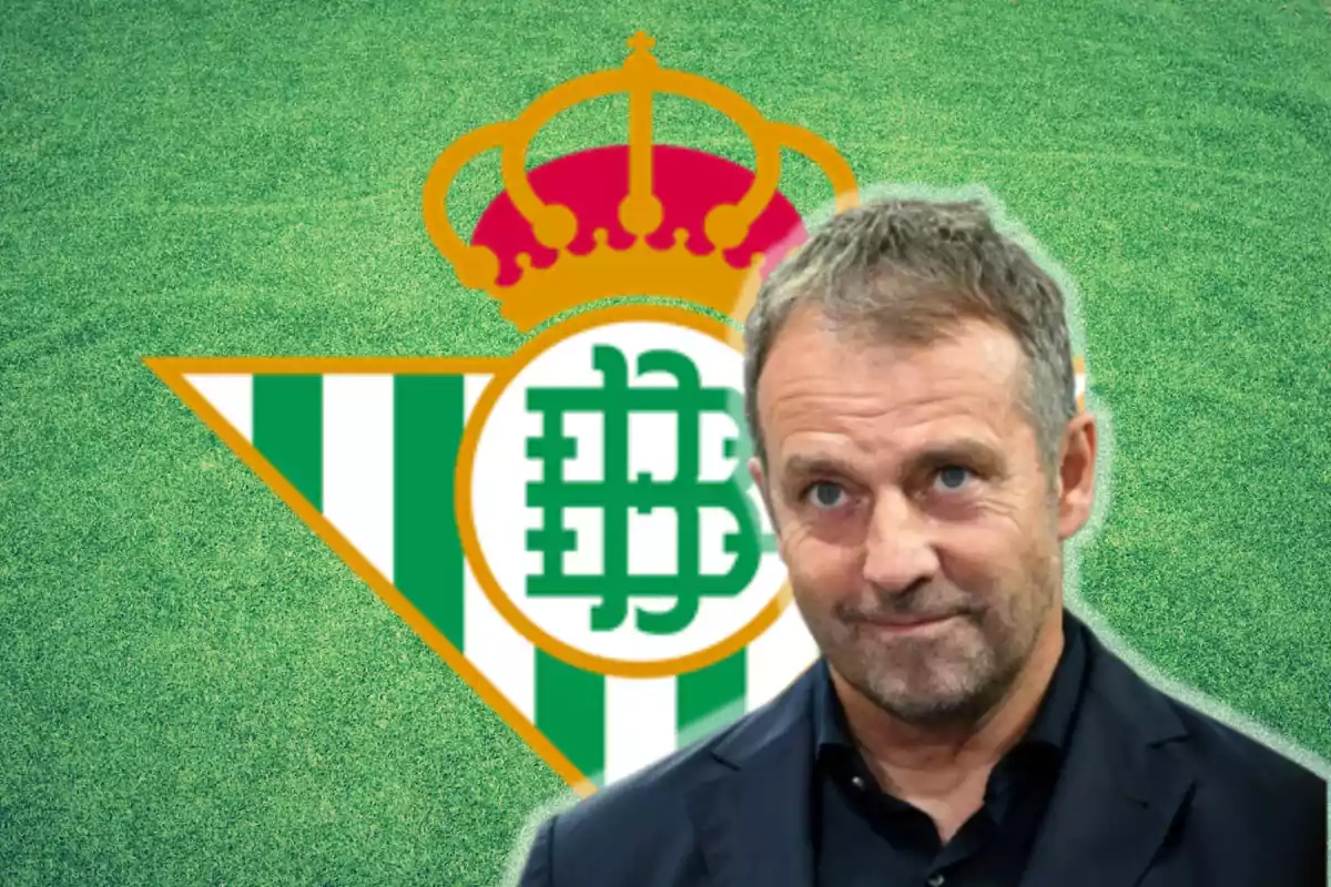 Hansi Flick i l'escut del Real Betis