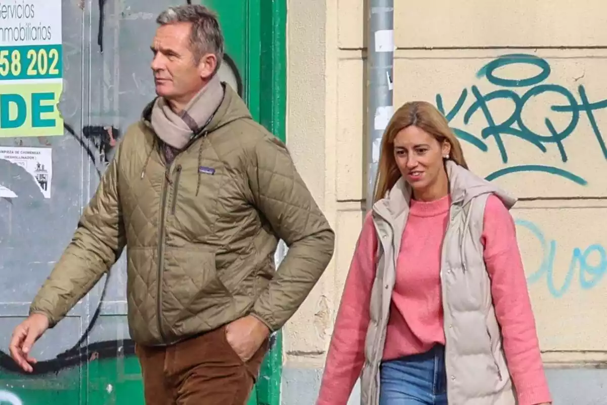 Iñaki Urdangarin i Ainhoa Armentia passejant junts pel carrer Iñaki Urdangarin i Ainhoa Armentia passejant junts pel carrer