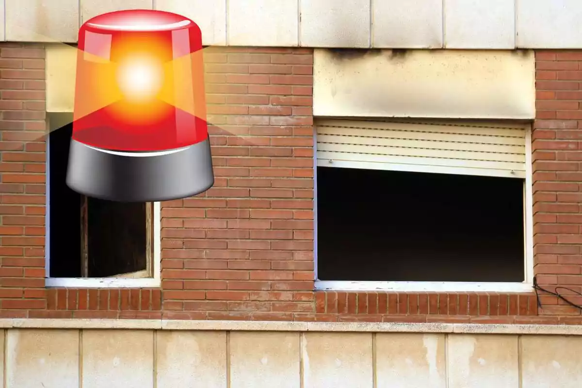 Muntatge amb una imatge del pis cremat a Calella ia la cantonada superior esquerra el dibuix d'una sirena d'alarma