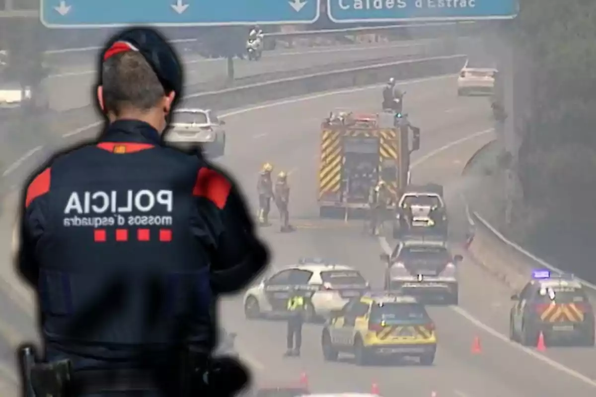 Un agent dels Mossos en una carretera accidentada