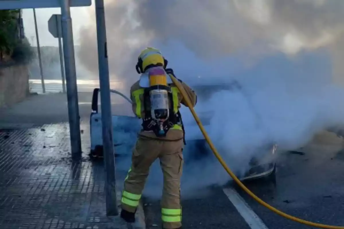 El cotxe incendiat