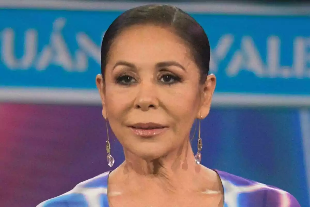 Primer pla d'Isabel Pantoja a la presentació de 'Top Star ¿Cuánto vale tu voz?' Primer pla d'Isabel Pantoja a la presentació de 'Top Star ¿Cuánto vale tu voz?'