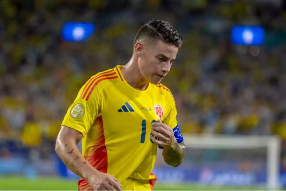 James Rodríguez en un partido con la selección