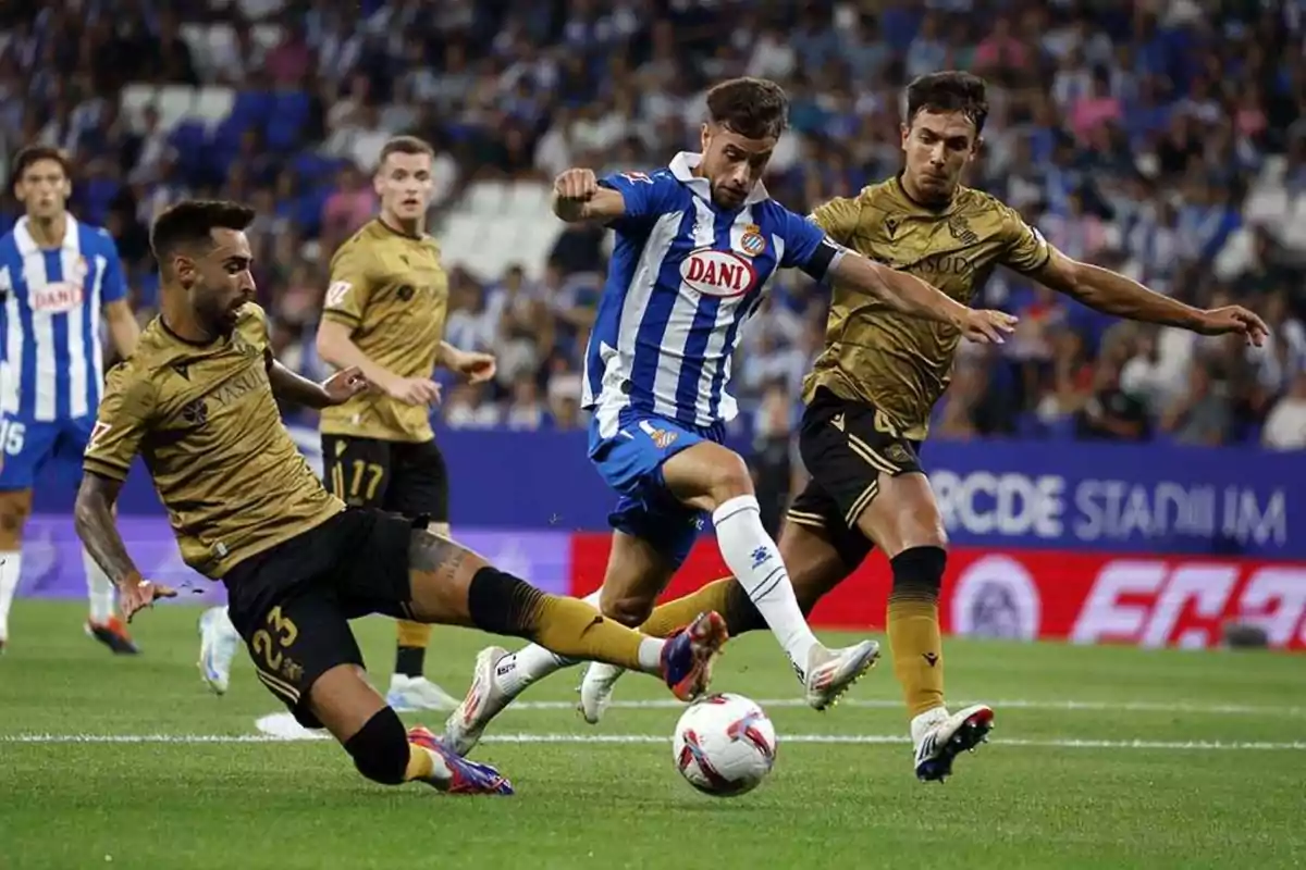 Javi Puado participated in the party in front of Real Sociedad