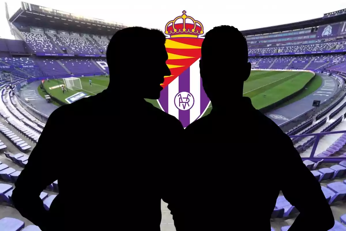 Els dos jugadors que marxen del Real Valladolid amb el José Zorrilla i l'escut de l'equip de fons