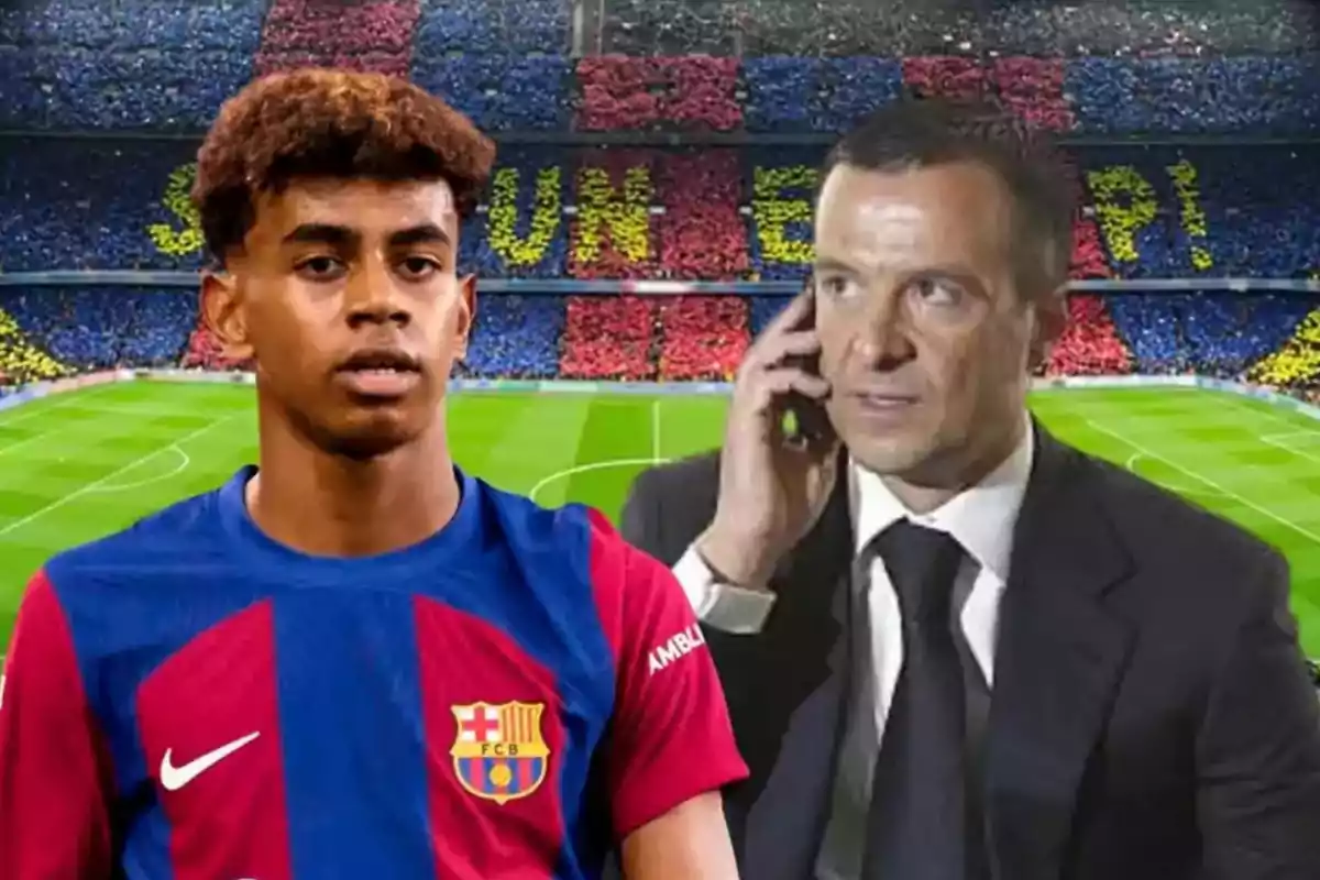 Un jugador de futbol amb la samarreta del FC Barcelona està en primer pla, mentre que al fons es veu un home amb vestit parlant per telèfon i un estadi ple d'aficionats amb un mosaic de colors blaugrana.