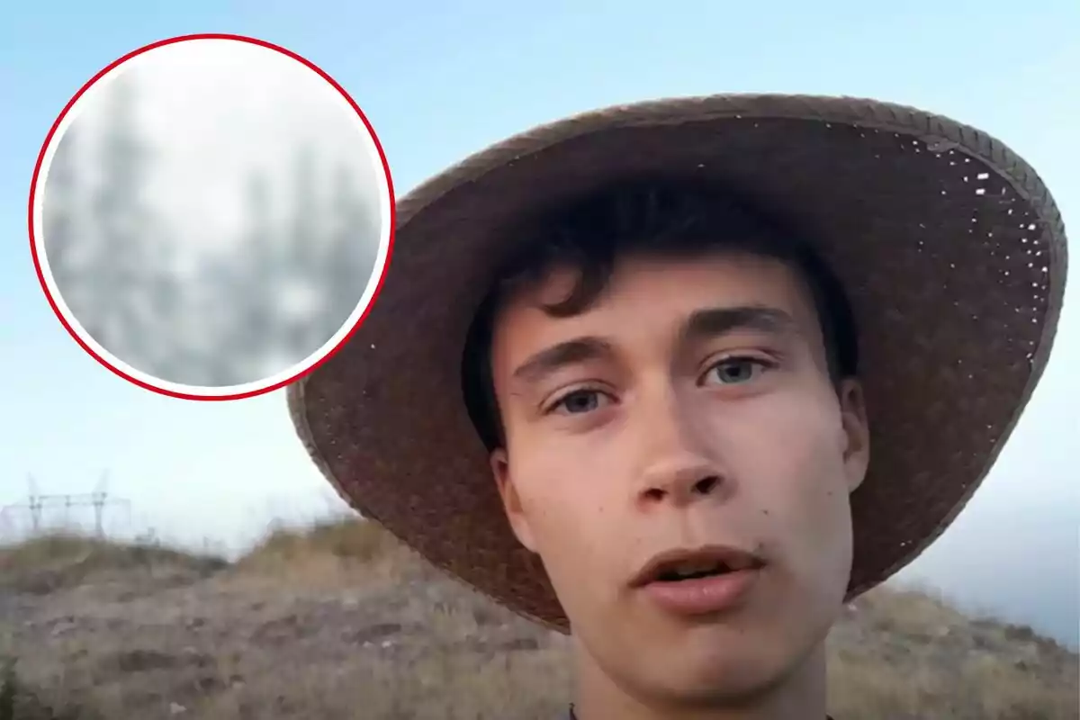 Un joven con sombrero de paja está al aire libre, con un paisaje seco y colinas al fondo; en la esquina superior izquierda hay un círculo rojo que resalta una sección borrosa del cielo.