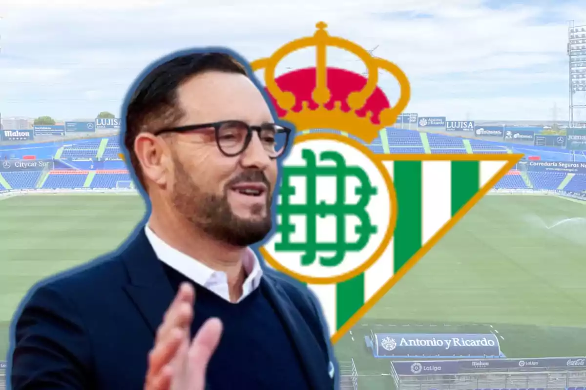 José Bordalás y el escudo del Real Betis