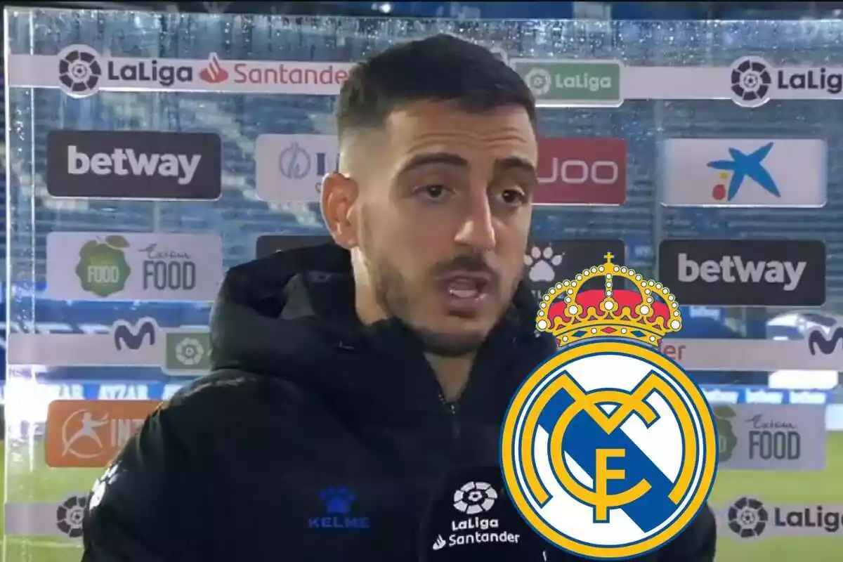 Muntatge amb una imatge de Joselu sent entrevistat després d?un partit de futbol. A la dreta, l'escut del Reial Madrid