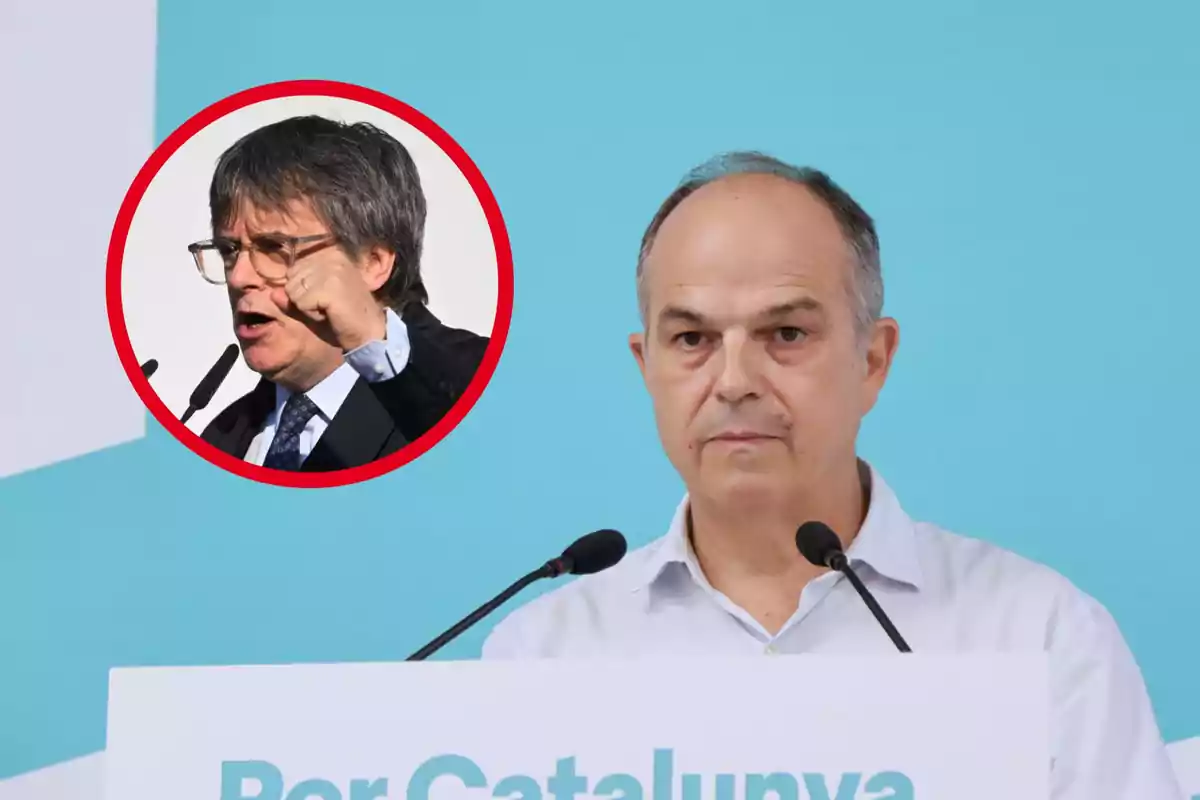 Dos homes parlant en un podi amb un fons blau i un cartell que diu “Per Catalunya”.