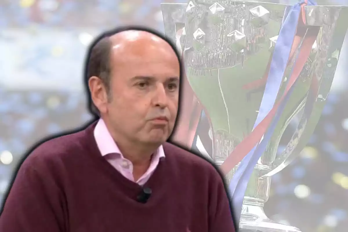 Juanma Rodríguez i el trofeu de LaLiga amb les cintes del Barça