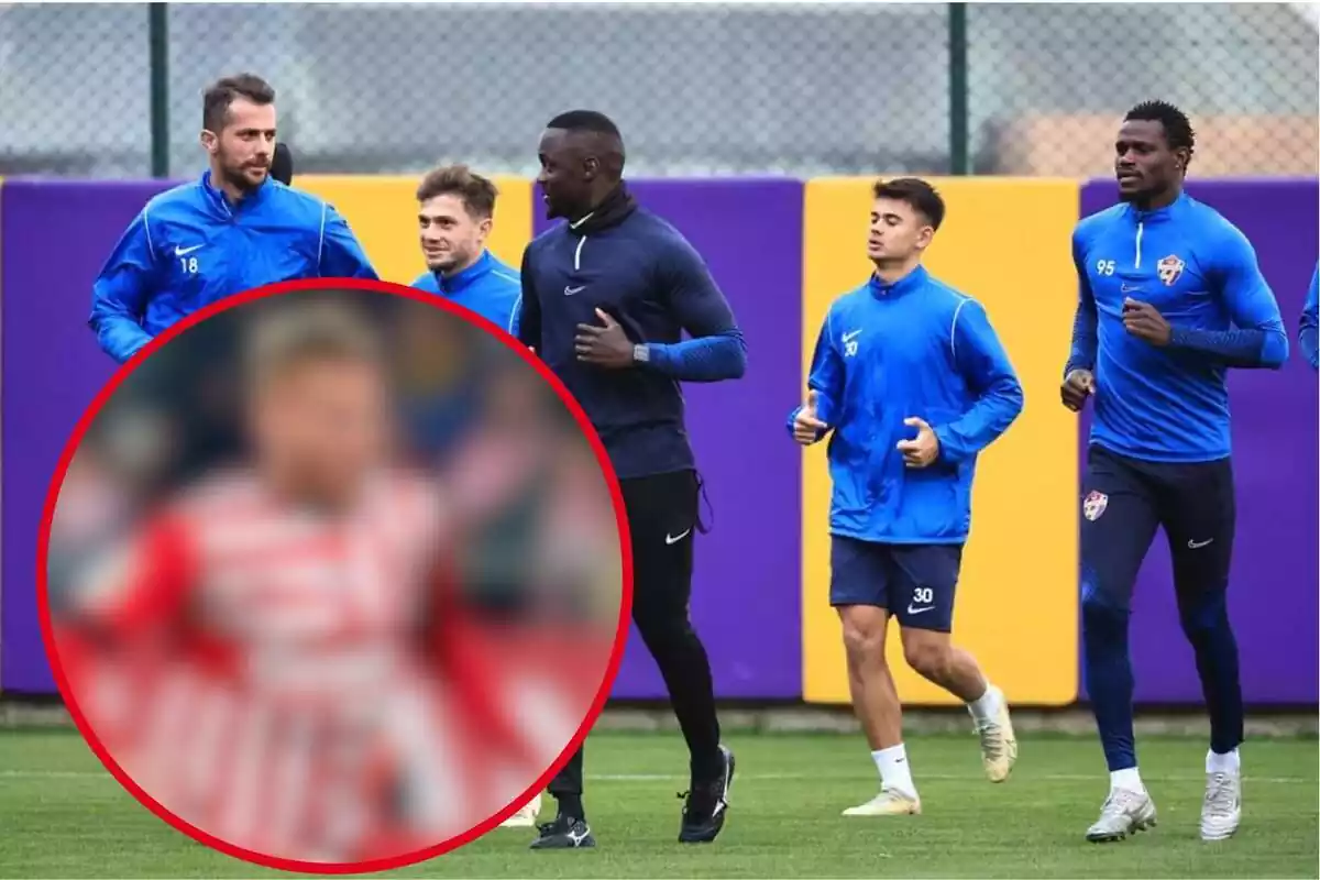 Muntatge amb una imatge de futbolistes de l'Eyupspor entrenant ia la cantonada inferior esquerra, dins d'un cercle i difuminat, el futbolista a què fa referència la notícia