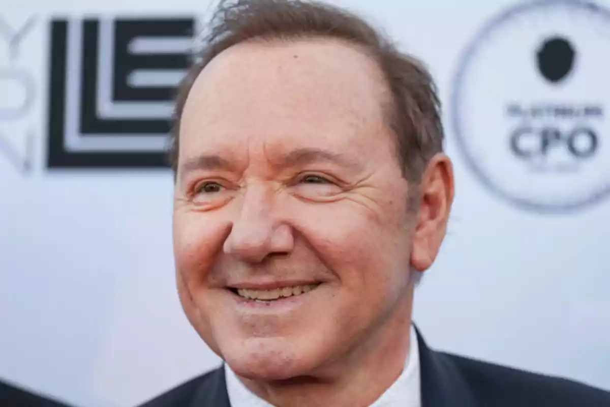 Kevin Spacey somrient en primer pla Kevin Spacey somrient en primer pla