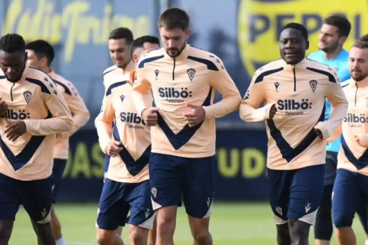 Jugadors del Cadis en un entrenament