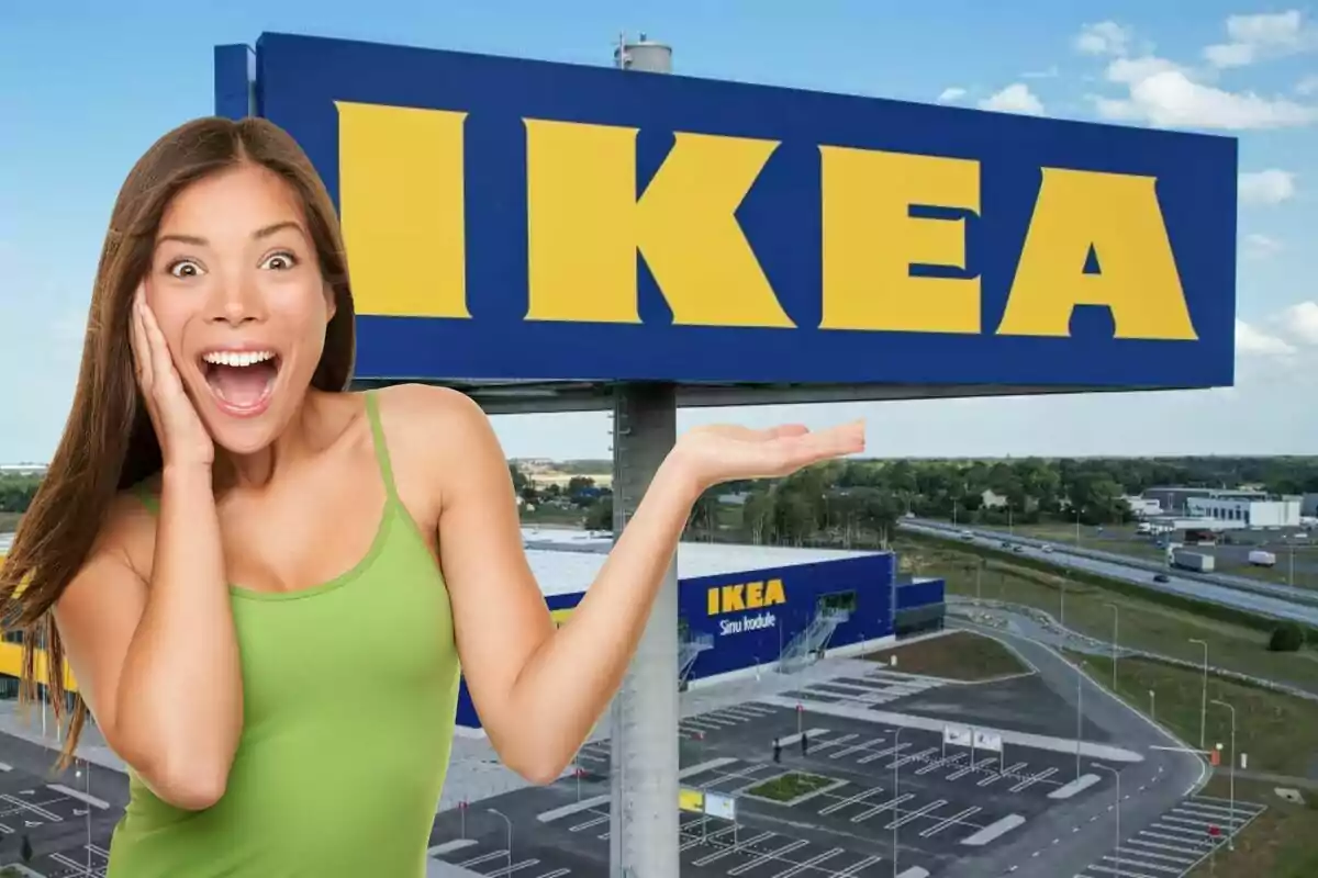 Una dona emocionada amb una samarreta verda davant d'una botiga IKEA.