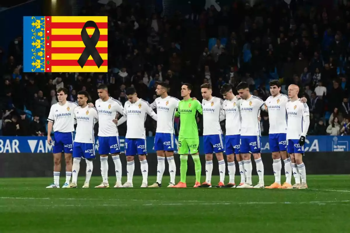 Jugadores del Real Zaragoza haciendo un minuto de silencio en la temporada pasada