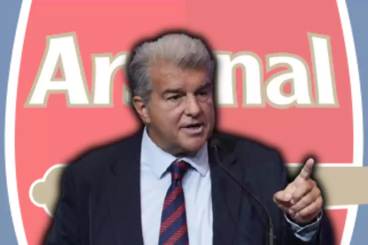 Joan Laporta i l'escut de l'Arsenal