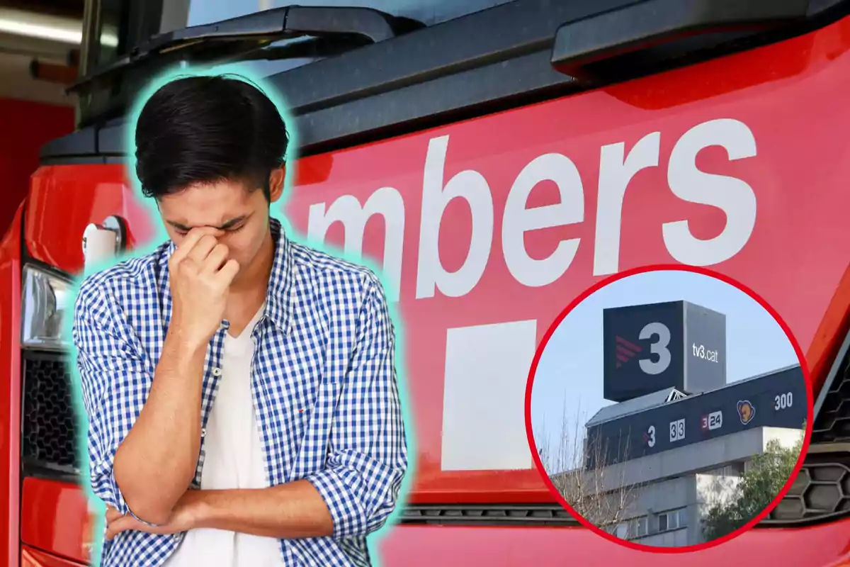 Un hombre con camisa a cuadros se tapa la cara con la mano frente a un camión de bomberos, con un recuadro que muestra el logo de un canal de televisión.