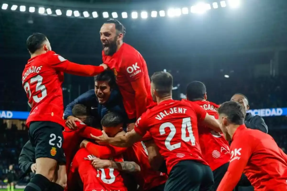 Jugadors del RCD Mallorca celebrant un gol a la Copa del Rei