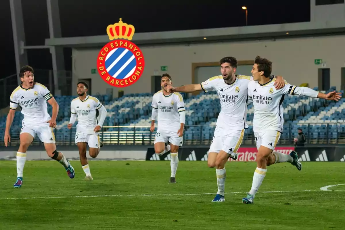 Jugadors del Reial Madrid Castilla celebrant un gol