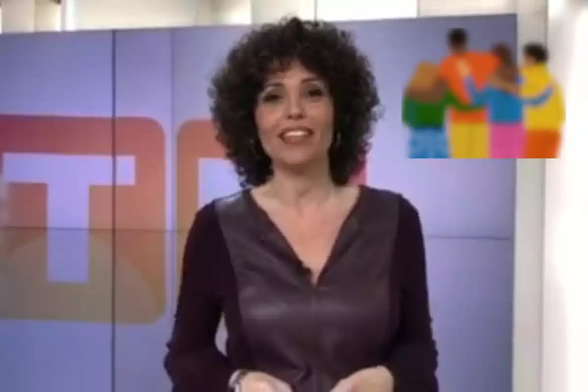 Muntatge amb una imatge de Marta Bosch a un Tele Notícies de TV3. A la dreta, una emoticona amb el retrobament d'uns amics