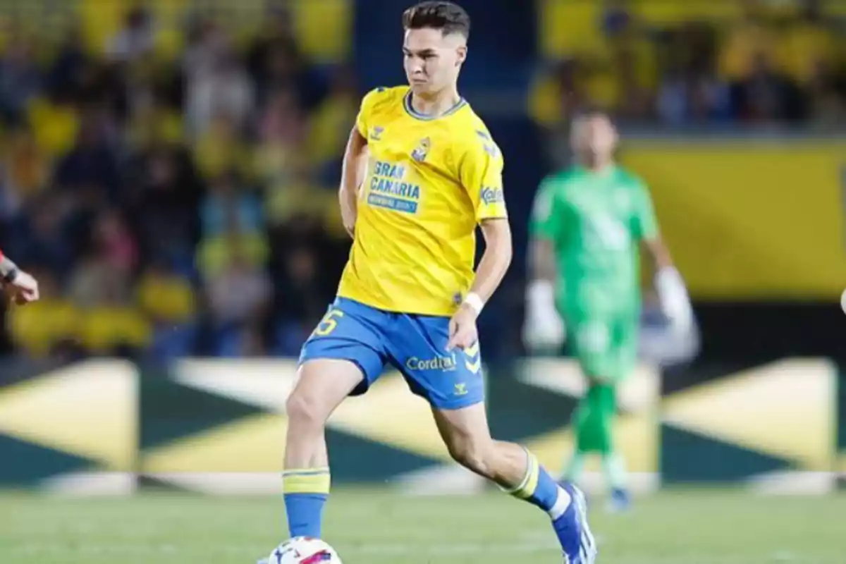 Mika Marbre en un partit amb la UD Las Palmas