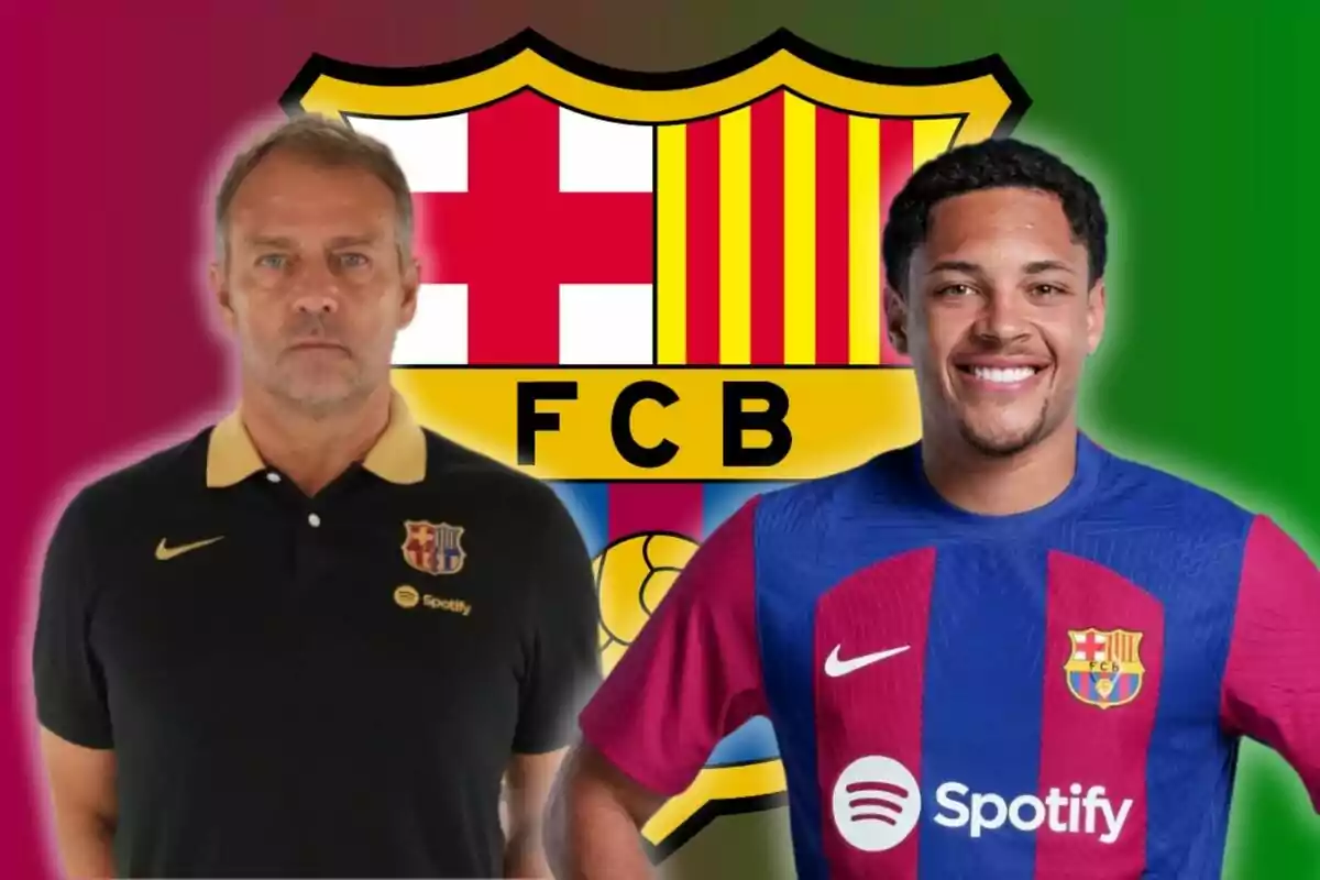 Dues persones amb uniformes del FC Barcelona posen davant de l'escut de l'equip.