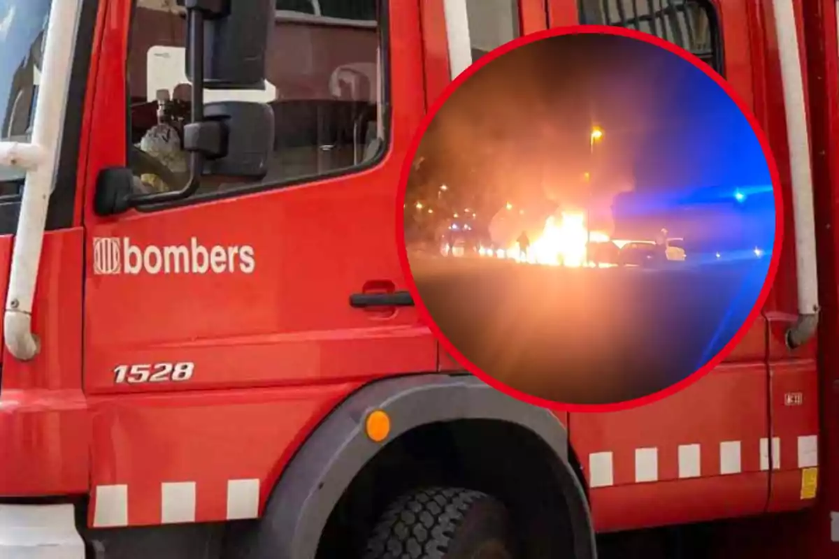 Un camión de bomberos rojo con la palabra "bombers" en el lateral y un círculo que muestra un incendio en la calle con luces de emergencia azules.