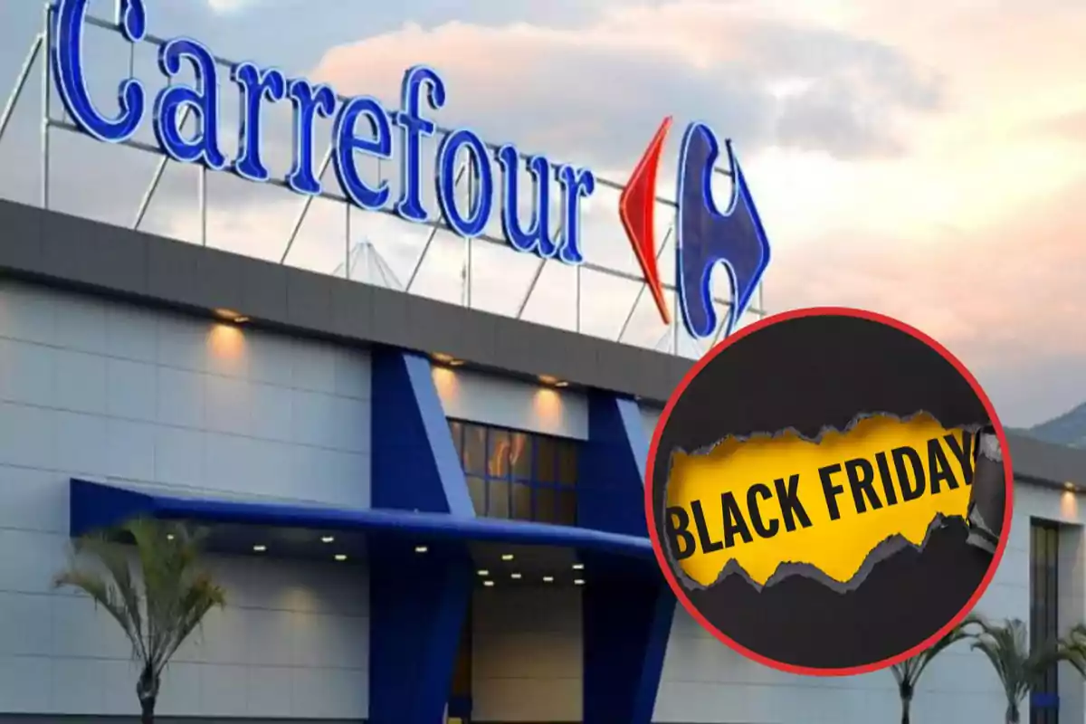 Façana d´una botiga Carrefour amb un anunci de Black Friday.