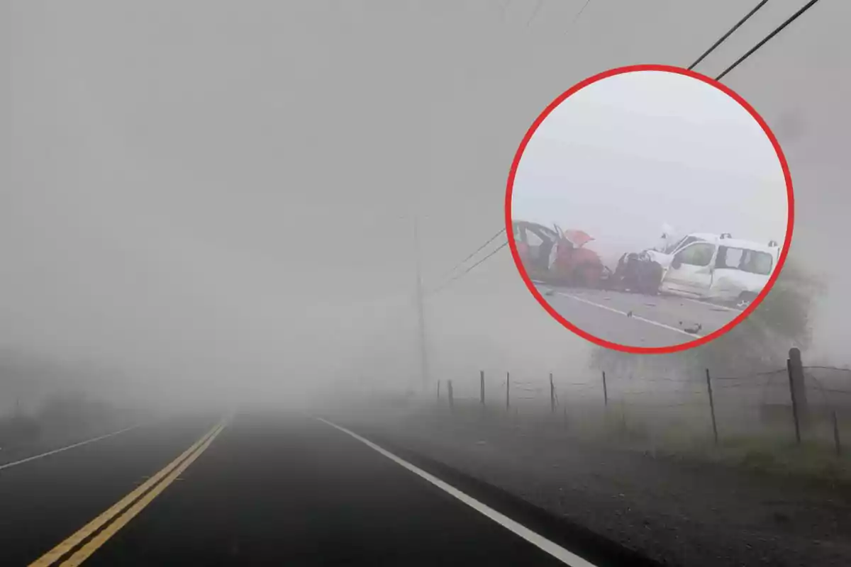 Carretera amb boira densa i un accident de trànsit en un requadre.