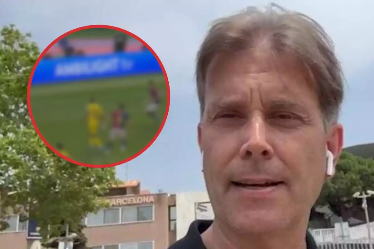 Un hombre con auriculares está al aire libre y en la esquina superior izquierda hay un círculo que muestra una imagen borrosa de un partido de fútbol.