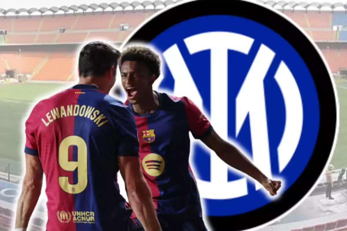 Jugadores del Barcelona celebran en un estadio con el logo del Inter de fondo.