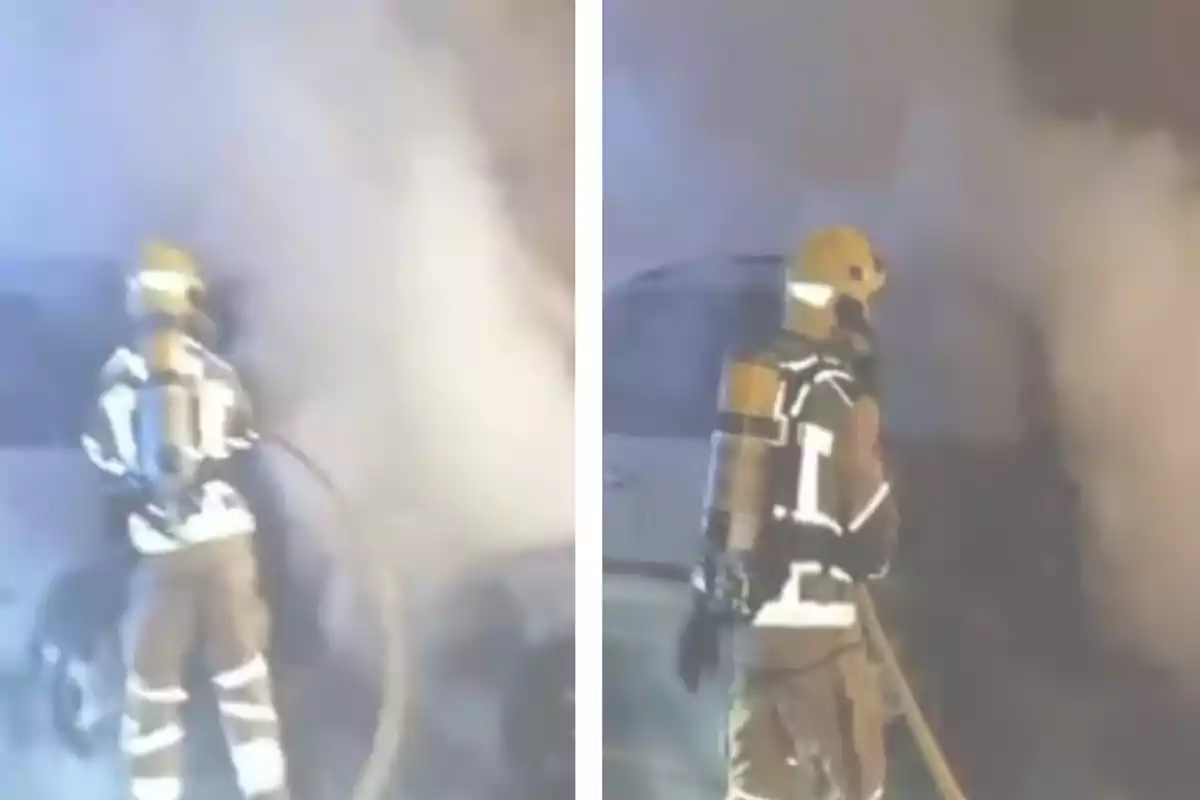 Bombers combatent un incendi amb mànegues i equip de protecció mentre el fum omple l'aire.
