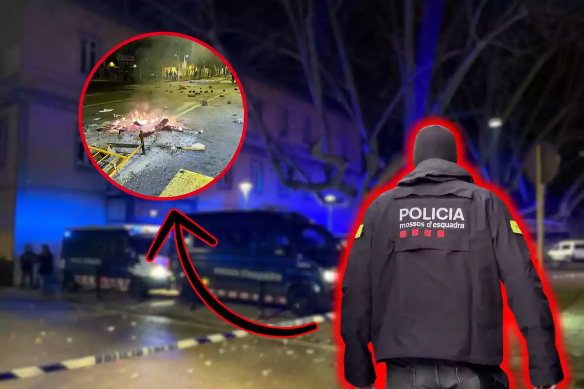 Un agent de policia d'esquena observa una escena nocturna amb vehicles policials i un cercle ressalta un incendi al carrer.