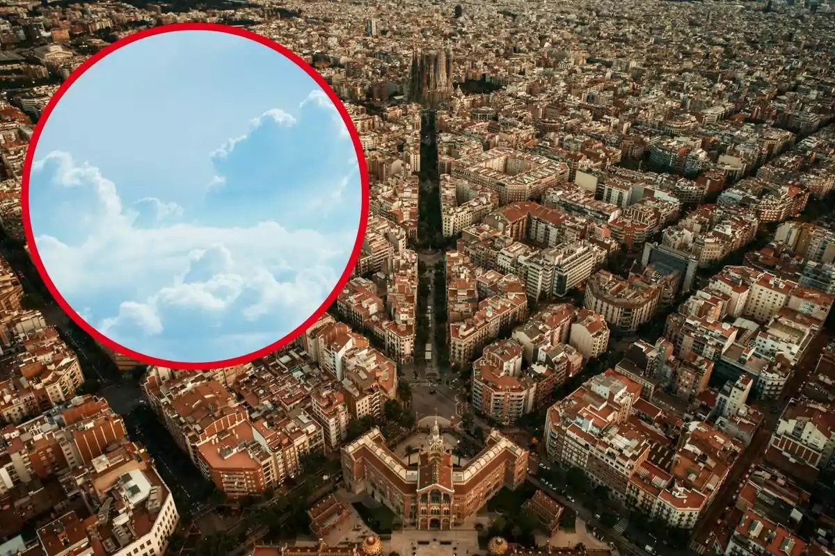 Vista aèria d'una ciutat amb un cercle vermell al centre que mostra una imatge de núvols al cel.