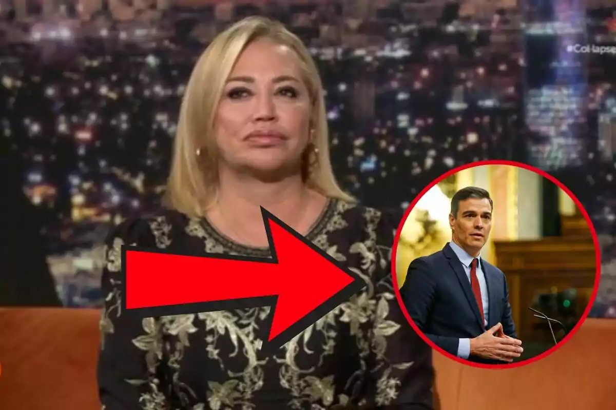 Dona rossa asseguda en un plató de televisió amb una fletxa vermella que assenyala cap a un requadre on apareix un home amb vestit parlant en un faristol.
