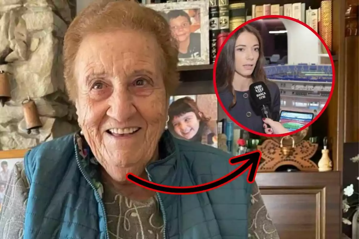 Una dona gran somriu davant de la càmera en una sala amb fotos familiars i llibres, mentre una fletxa vermella assenyala un cercle amb la imatge d’una jove reportera sostenint un micròfon.