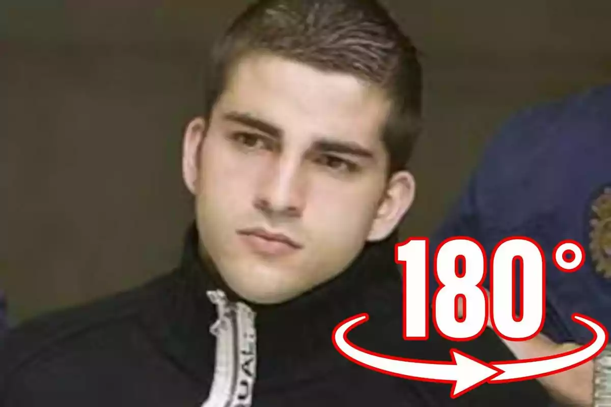 Jove de cabell curt amb jaqueta fosca i un gràfic de 180 graus a la cantonada inferior dreta