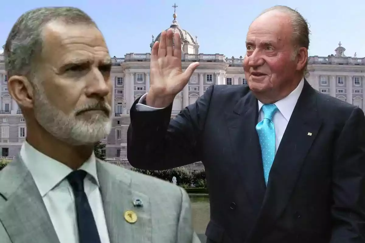 Dos hombres en traje frente a un edificio histórico, uno de ellos levanta la mano en un gesto de saludo.