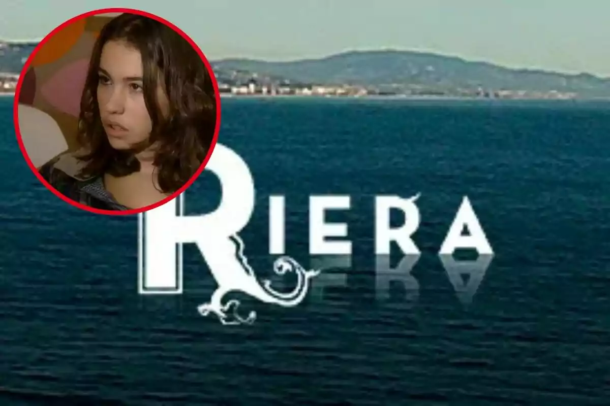 Una imagen con el logo de "Riera" sobre un fondo de mar y una foto de una joven en un círculo rojo en la esquina superior izquierda.