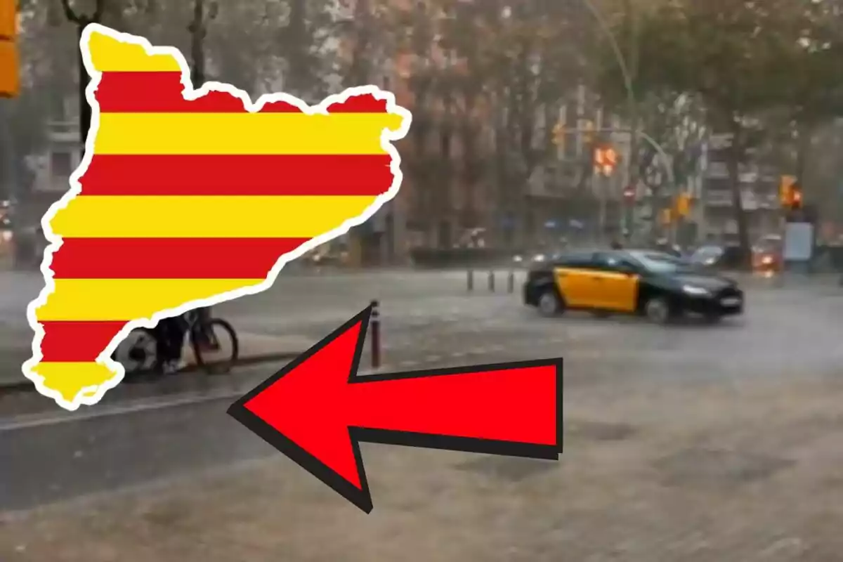 Una calle lluviosa con un taxi negro y amarillo en movimiento, un ciclista bajo la lluvia y un gráfico de la bandera catalana en el lado izquierdo.