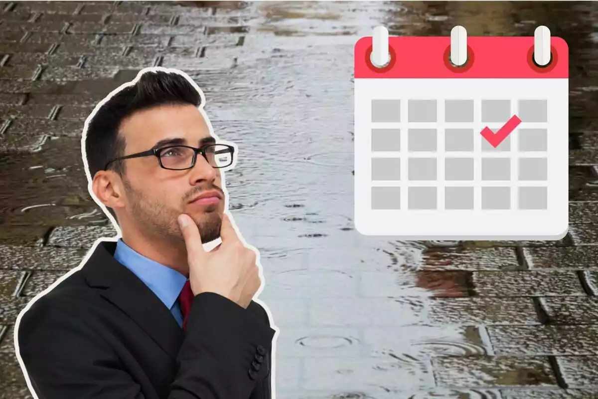 Un hombre con gafas y traje está pensativo frente a un fondo de suelo mojado, junto a un calendario con un día marcado.