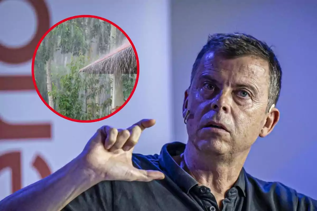 Un hombre hablando en un evento con un micrófono en la oreja y un recuadro que muestra un techo bajo la lluvia.