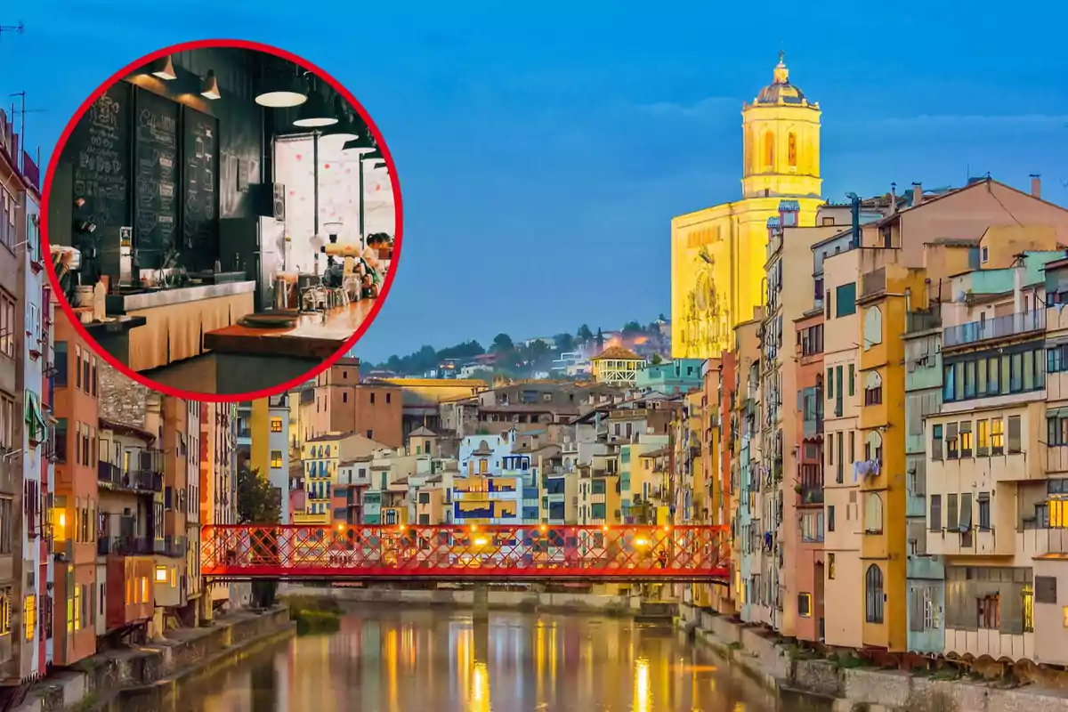 Vista de un río con edificios coloridos a los lados y un puente rojo, con un café moderno en un recuadro circular.