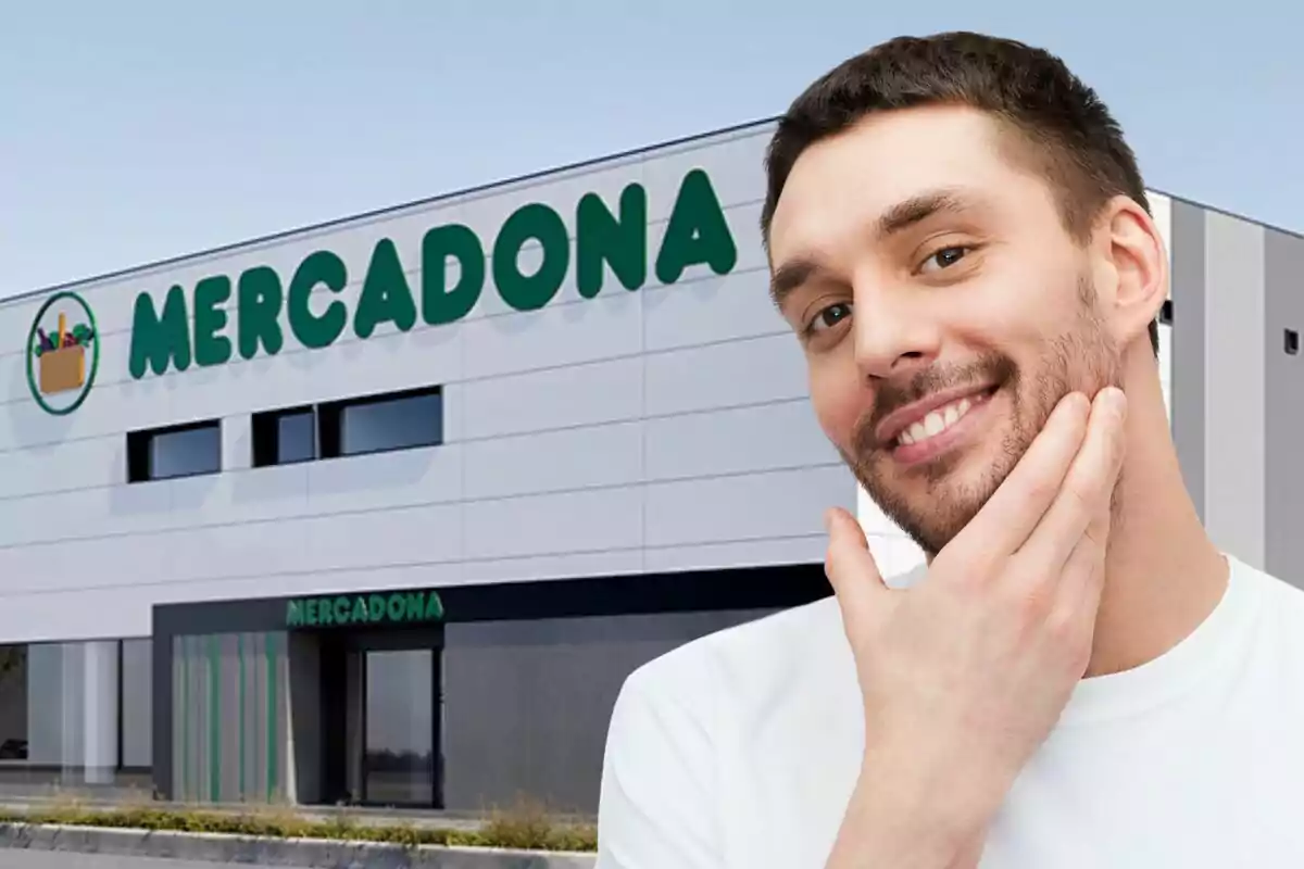 Home somrient davant d'un edifici de Mercadona. Home somrient davant d'un edifici de Mercadona.