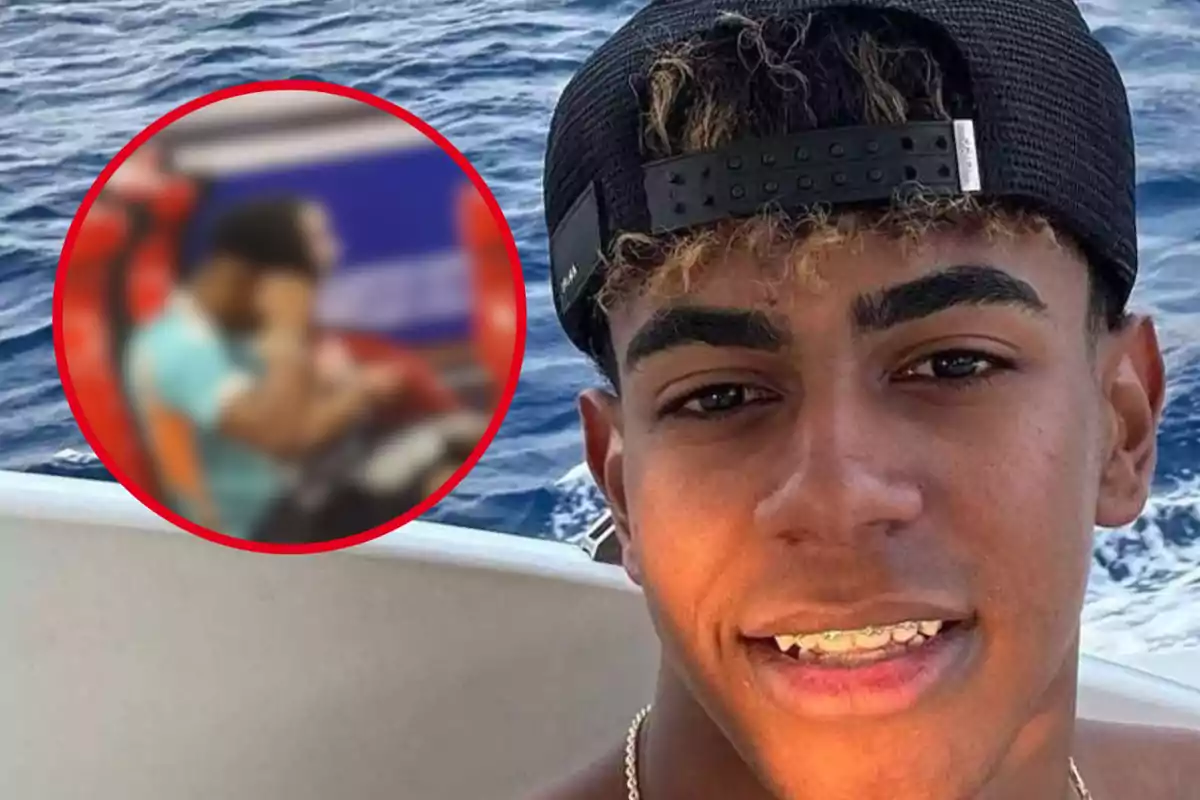 Un joven con gorra negra y cabello rizado sonríe mientras está en un bote con el mar de fondo; en un círculo rojo se muestra una imagen borrosa de una persona sentada.