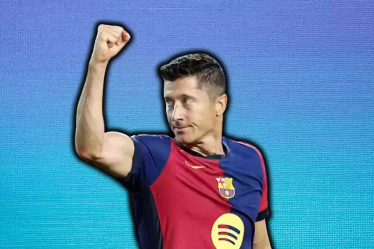 Un futbolista con el uniforme del FC Barcelona levanta el puño en señal de celebración sobre un fondo azul.